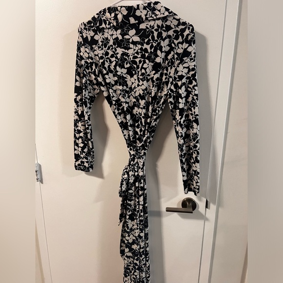 Yi heing mei wrap maxi dress - Picture 3 of 3